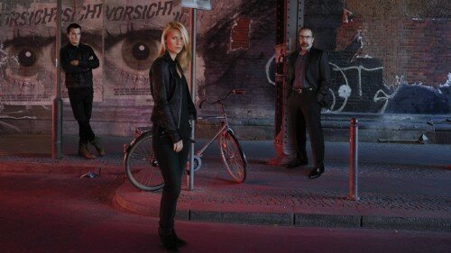 Rupert Friend as Peter Quinn, Claire Danes as Carrie Mathison and Mandy Patinkin as Saul Berenson in Homeland (Season 5, PR Art). - Photo: Jim Fiscus/SHOWTIME - Photo ID: HOMELAND_S5PRArt_01.R