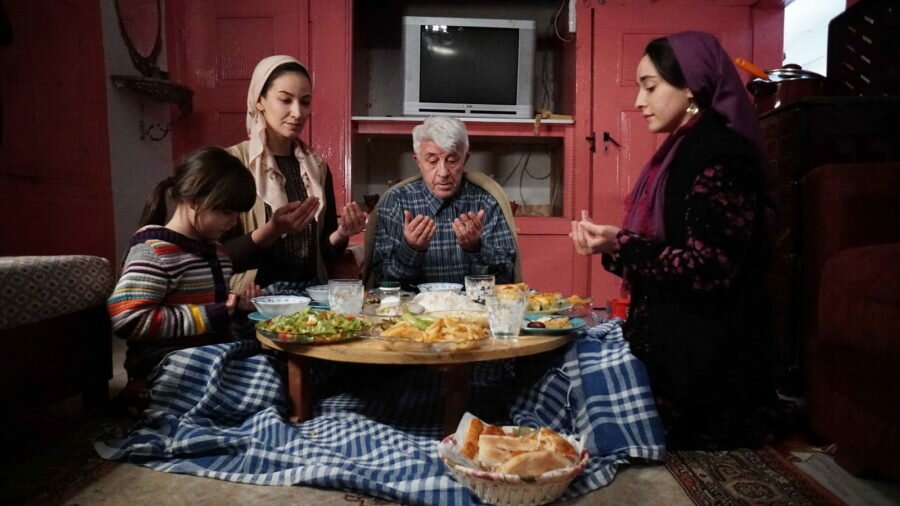 Кадр из сериала «Гора сердца / Gönül Dağı» (2021)