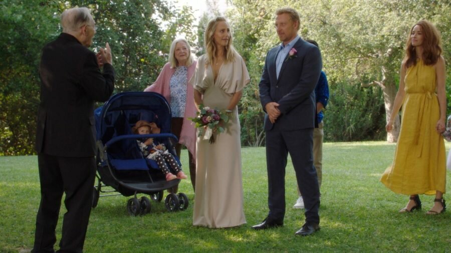 Ким Рэйвер (Kim Raver) и Кевин МакКидд (Kevin McKidd) в 18 сезоне сериала «Анатомия страсти / Grey's Anatomy» (2021)