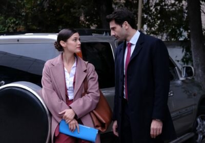 Пынар Дениз (Pınar Deniz) и Каан Урганджыоглу (Kaan Urgancıoğlu) в сериале «Приговор / Осуждение / Правосудие / Судебный процесс / Yargı» (2021)