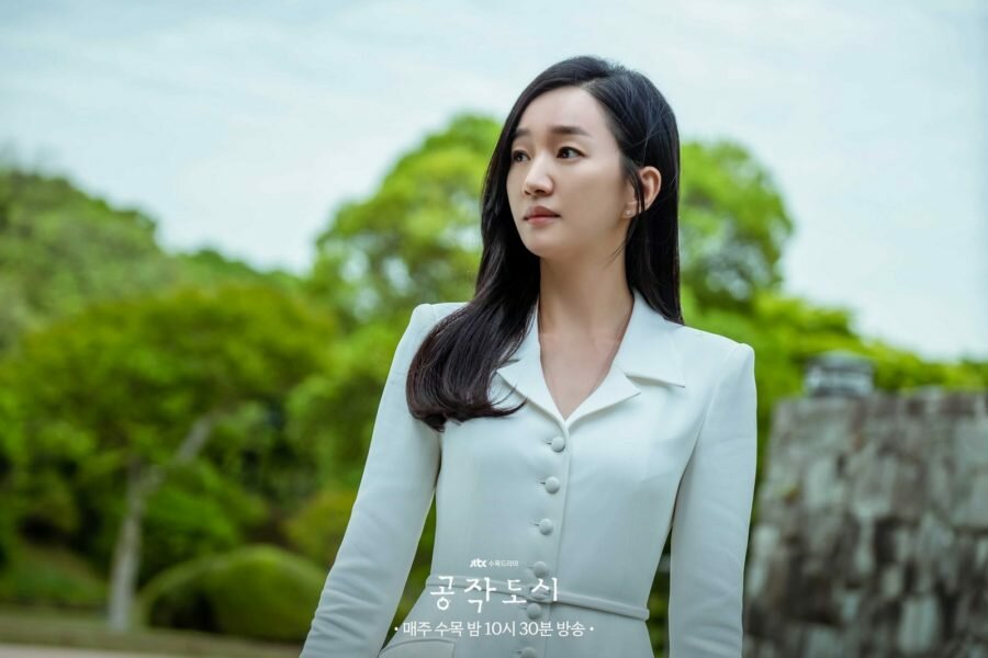 Су-Э (Soo-Ae, 수애) в дораме «Город павлинов / Искусственный город / Artificial City / Peacock City / 공작도시» (2021-2022)