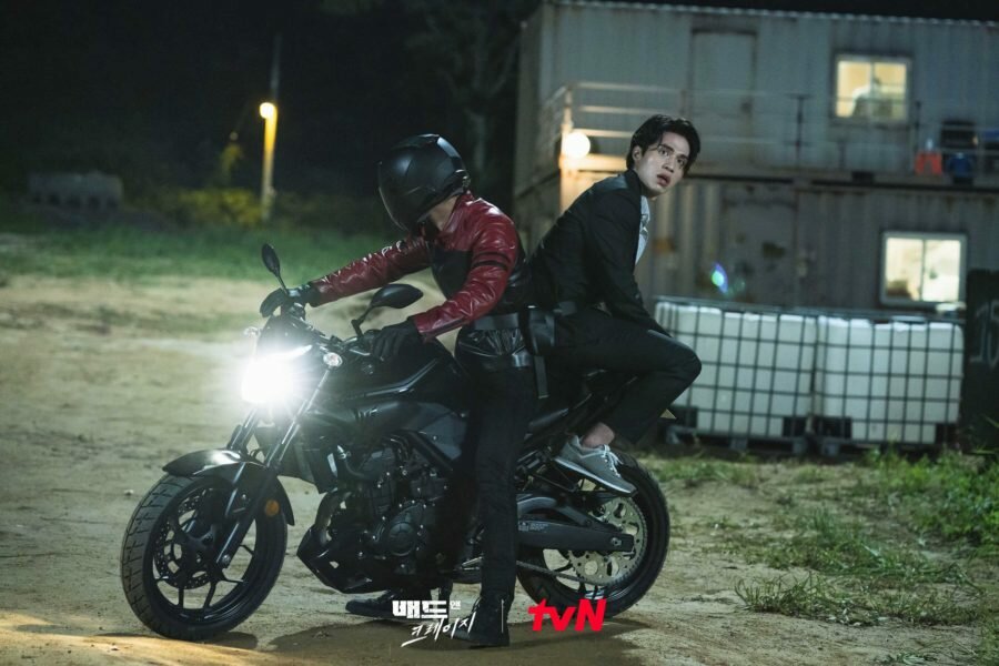 Ви Ха-Чжун (Wi Ha-Joon, 위하준) и Ли Дон-Ук (Lee Dong-Wook, 이동욱) в дораме «Плохой и сумасшедший / Bad and Crazy / 배드 앤 크레이지» (2021-2022)