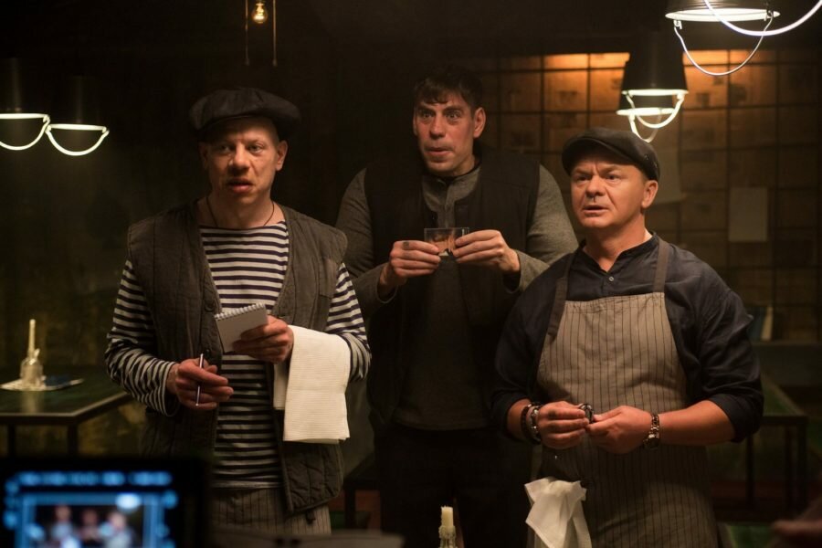 Иван Кокорин, Дмитрий Дюжев и Владимир Сычев в сериале «Ресторан по понятиям» (2022)