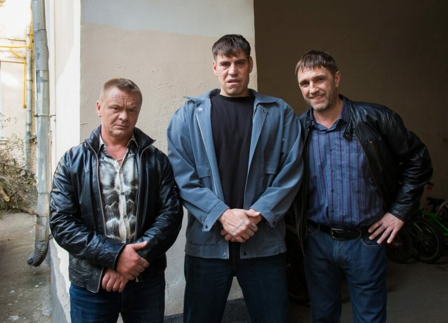 Владимир Сычев, Дмитрий Дюжев и Владимир Вдовиченков в сериале «Ресторан по понятиям» (2022)