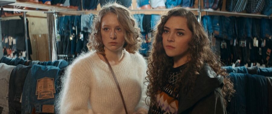 Кадр из сериала «Конец света» (2022)