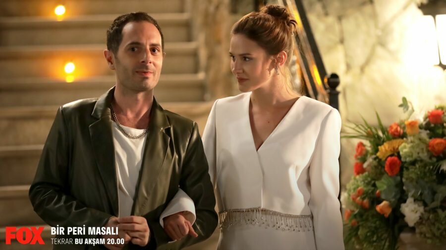 Окан Урун (Okan Urun) и Алина Боз (Alina Boz) в сериале «Сказка феи / Bir Peri Masalı» (2022)