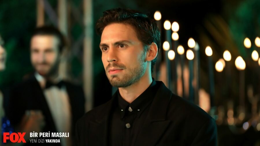 Таро Эмир Текин (Taro Emir Tekin) в сериале «Сказка феи / Bir Peri Masalı» (2022)