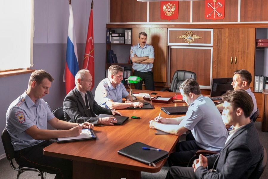 Кадр из сериала «Адмиралы района» (2020)