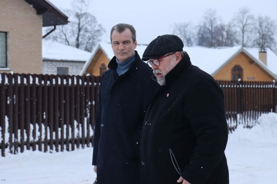 Кадр со 2 сезона сериала «Адмиралы района» (2022)