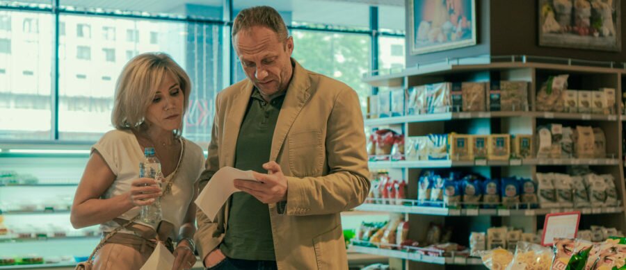 Ирина Вальц и Эдуард Флёров во 2 сезоне сериала «Адмиралы района» (2022)