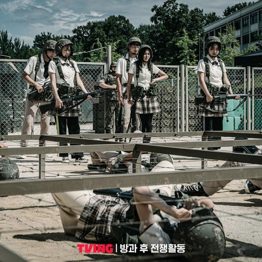 Кадр из дорамы «Обязанности после школы / Duty After School / 방과 후 전쟁활동» (2023)